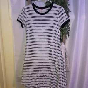Cute black and white dress!